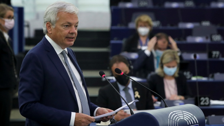 Еврокомиссар: Польша должна уважать решение суда или будет платить