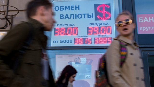 Bloomberg: Ослабление рубля стимулирует российский экспорт