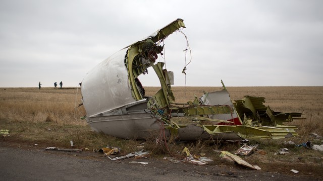 Российские СМИ показали присутствие военных самолетов вблизи крушения MH17