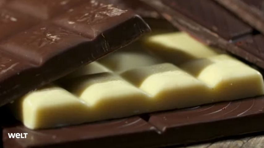 Плитка шоколада 2 кг. 2 Килограмм шоколада. Шоколад килограммовый. Шоколад 92 года. Шоколад 2 кг.